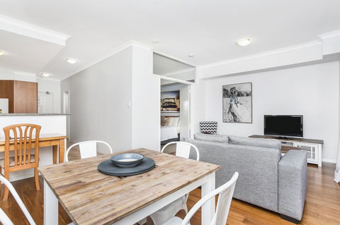 6 Executive Eastside Parking, Gym & Pool - NT Tourism 8