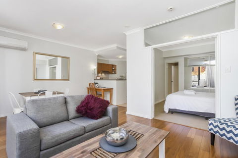 6 Executive Eastside Parking, Gym & Pool - NT Tourism 1