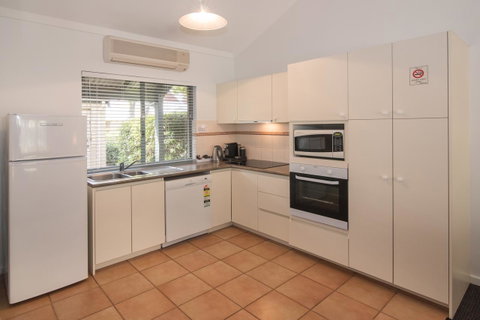 Bayshore Beachside Resort - Accommodation NT 22