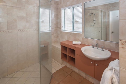 Bayshore Beachside Resort - Accommodation NT 21
