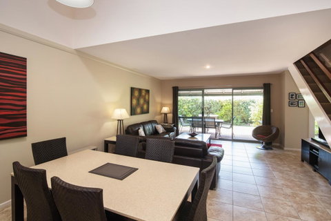 Bayshore Beachside Resort - Accommodation NT 18