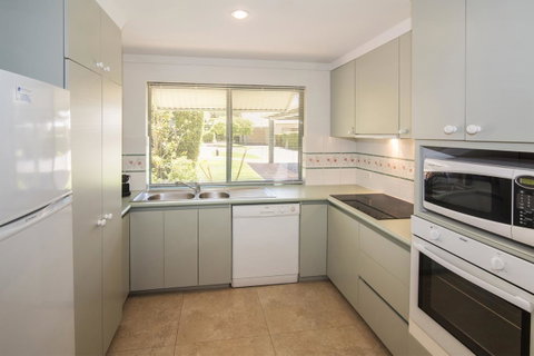Bayshore Beachside Resort - Accommodation NT 12