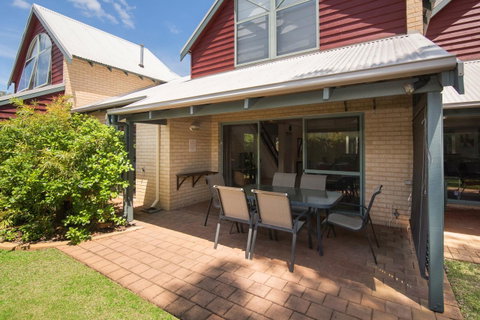 Bayshore Beachside Resort - Accommodation NT 14