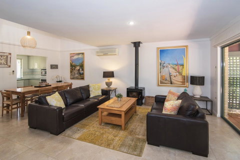 Bayshore Beachside Resort - Accommodation NT 10