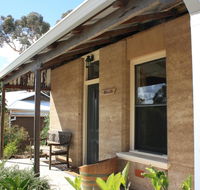 Hotham Ridge Winery and Cottages - NT Tourism
