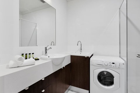Attika Hotel - Accommodation NT 13
