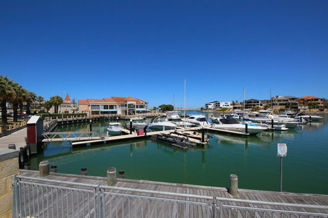 Studio Style Mindarie Marina - NT Tourism 10