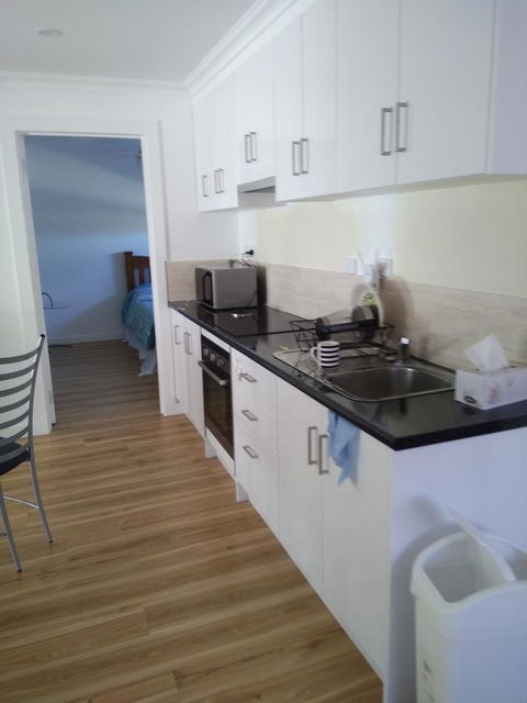 DIANELLA Budget Rooms Happy Place To Stay - Accommodation NT 9
