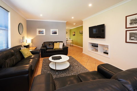 Albany Harbourside Apartments And Houses - NT Tourism 10