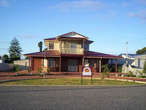 Ocean View Retreat - NT Tourism 0