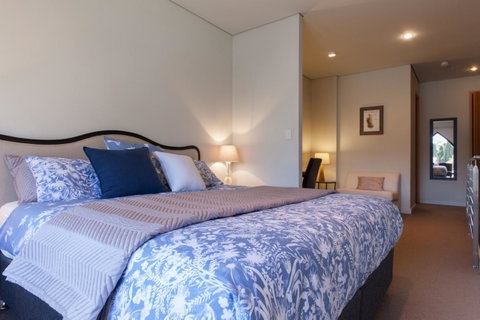 Cloisters - Accommodation NT 10