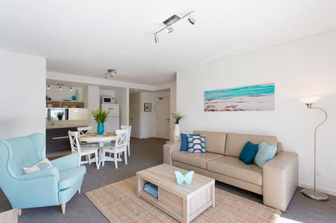 Beachside Living - South Fremantle - NT Tourism 0