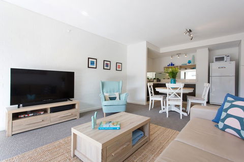 Beachside Living - South Fremantle - NT Tourism 1