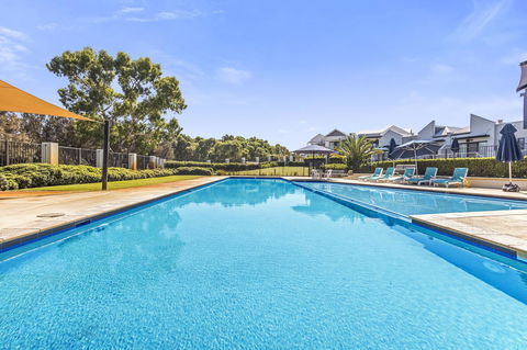 508 Stupendous Sunsets & Views Pool Gym Parking - NT Tourism 27