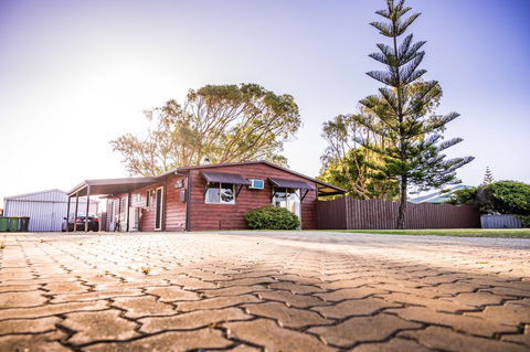 The Bothy Lancelin Family Retreat - NT Tourism 0