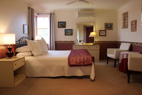 Crossland House - Accommodation NT 16