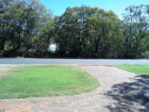 Busselton Beachfront - Accommodation NT 2