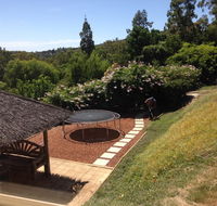 Bright  Beautiful Home On The Hills - Accommodation NT