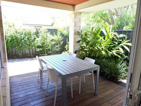 Contemporary Cove - Quindalup - Accommodation NT 11
