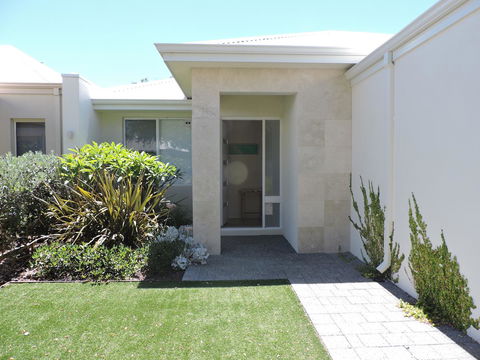 Contemporary Cove - Quindalup - Accommodation NT 2