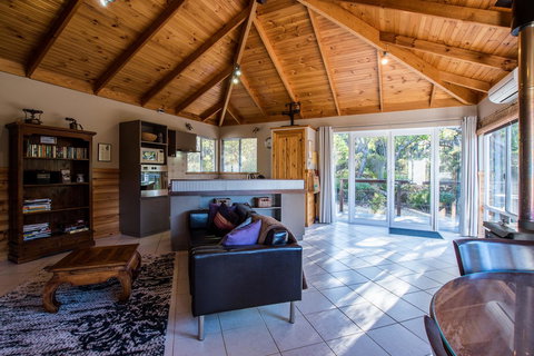 Cape Howe Cottages - Accommodation NT 13