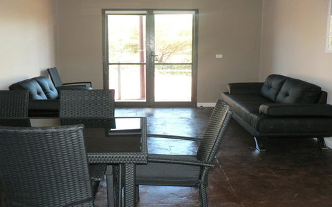 Breezes Apartments - Accommodation NT 10