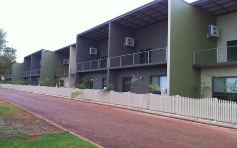Breezes Apartments - Accommodation NT 12