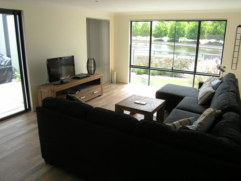 Swan Valley Townhouse - NT Tourism 13