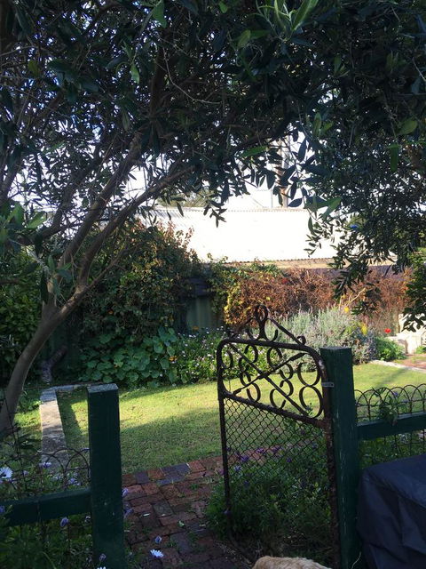 RoseMoore Bed & Breakfast - NT Tourism 1