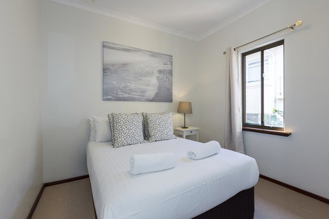 Cottesloe Sea Salt Abode - Executive Escapes - Accommodation NT 9