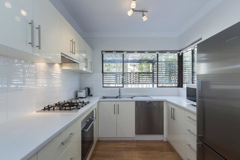 Cottesloe Sea Salt Abode - Executive Escapes - Accommodation NT 13