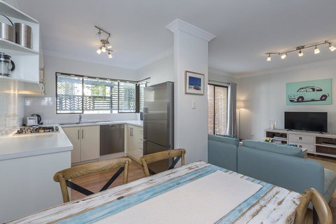 Cottesloe Sea Salt Abode - Executive Escapes - Accommodation NT 7