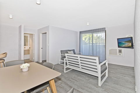 Atrium Hotel Mandurah - Accommodation NT 25