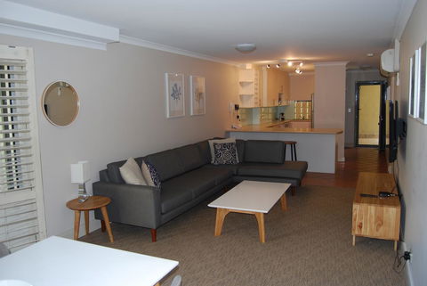 Absolute Beachfront Scarborough - Accommodation NT 1