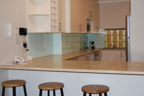 Absolute Beachfront Scarborough - Accommodation NT 4