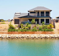 27 Corella Court - Exquisite Marina Home With a Pool and Wi-Fi - Accommodation NT