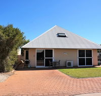 Osprey Holiday Village Unit 103/1 Bed - Perfect short stay apartment with King size bed - Accommodation NT
