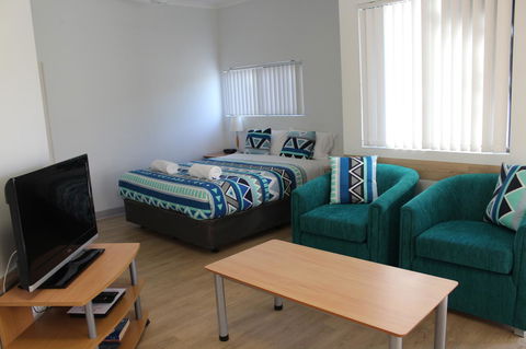 Mandurah Ocean Marina Chalets - Accommodation NT 9