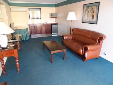 Clifton Motel & Grittleton Lodge - NT Tourism 25