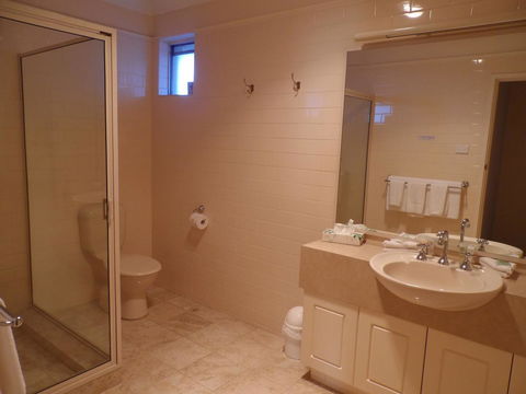 Clifton Motel & Grittleton Lodge - NT Tourism 29