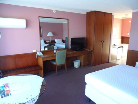 Clifton Motel & Grittleton Lodge - NT Tourism 17