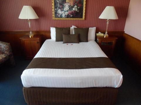 Clifton Motel & Grittleton Lodge - NT Tourism 12