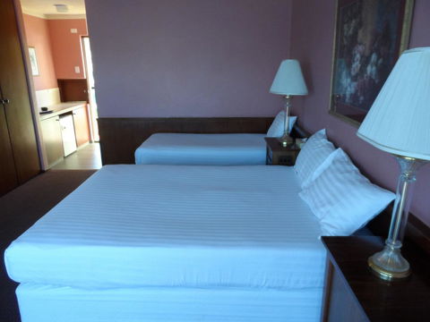 Clifton Motel & Grittleton Lodge - NT Tourism 18