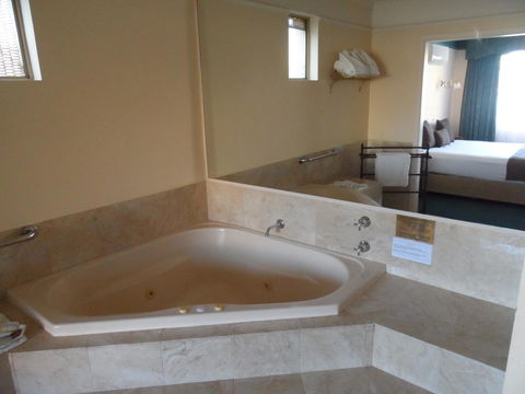 Clifton Motel & Grittleton Lodge - NT Tourism 28