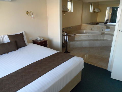Clifton Motel & Grittleton Lodge - NT Tourism 27