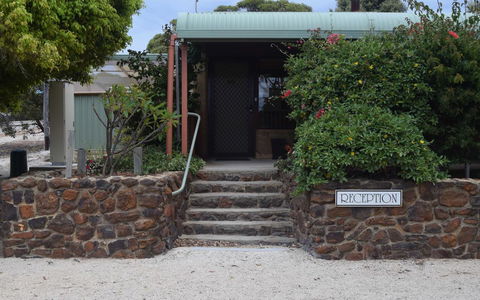 Hopetoun Motel & Chalet Village - Accommodation NT 9