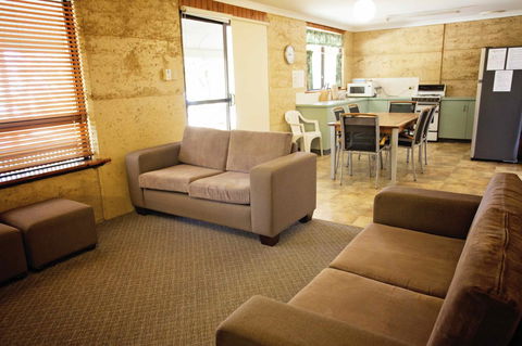 Hopetoun Motel & Chalet Village - Accommodation NT 8