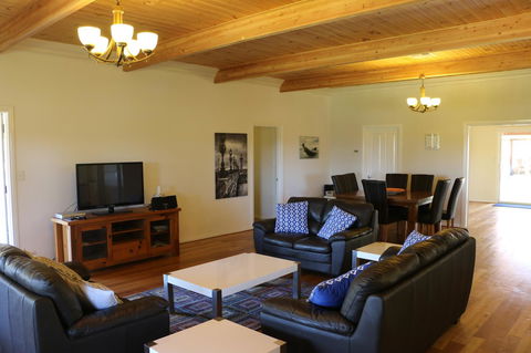 Burton Farmhouse - NT Tourism 12