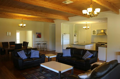 Burton Farmhouse - NT Tourism 0