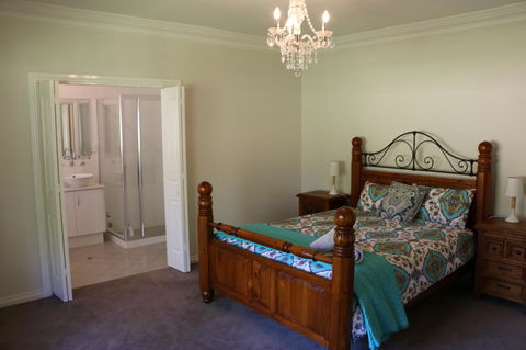 Burton Farmhouse - NT Tourism 4